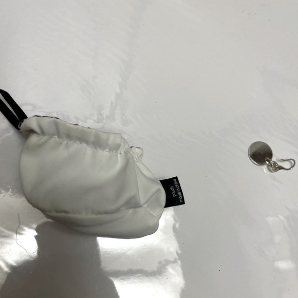 GUCCI ⚜️🩶⚜️ Sterling Silver Heart Trademark Earring authentic with bag - Picture 6 of 12